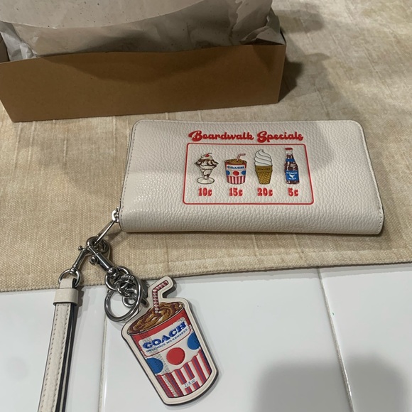 Boardwalk coach wallet - Picture 2 of 4